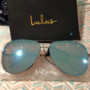 Lulus’s mirrored aviator sunglasses